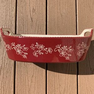 🆕TEMPTATIONS 3QT BAKER WITH UPSWEPT HANDLES IN RARE FLORAL LACE CRANBERRY NWTS!